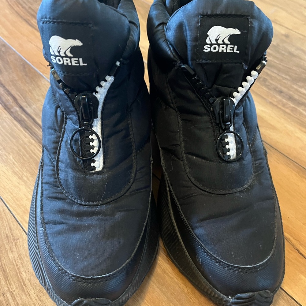 Sorel Black Insulated Zip Boots